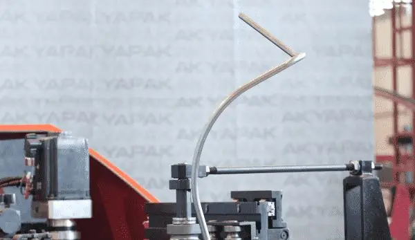 Tube bent in several planes in a single setup